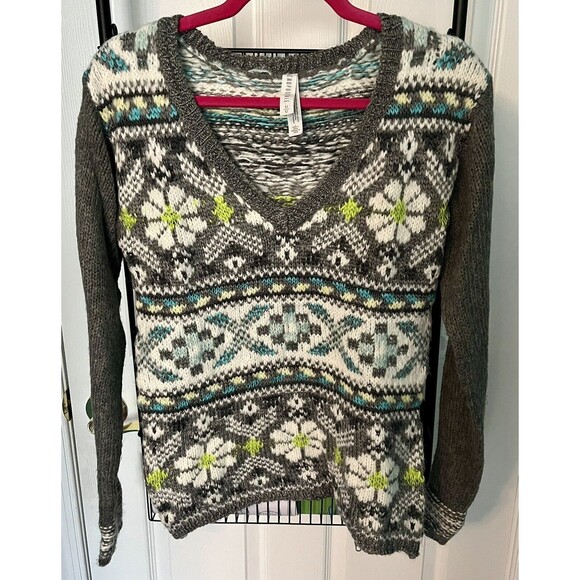 Aeropostale Womens Sweater V-Neck Fair Isle Gray Size M Lightly Worn - Picture 1 of 8